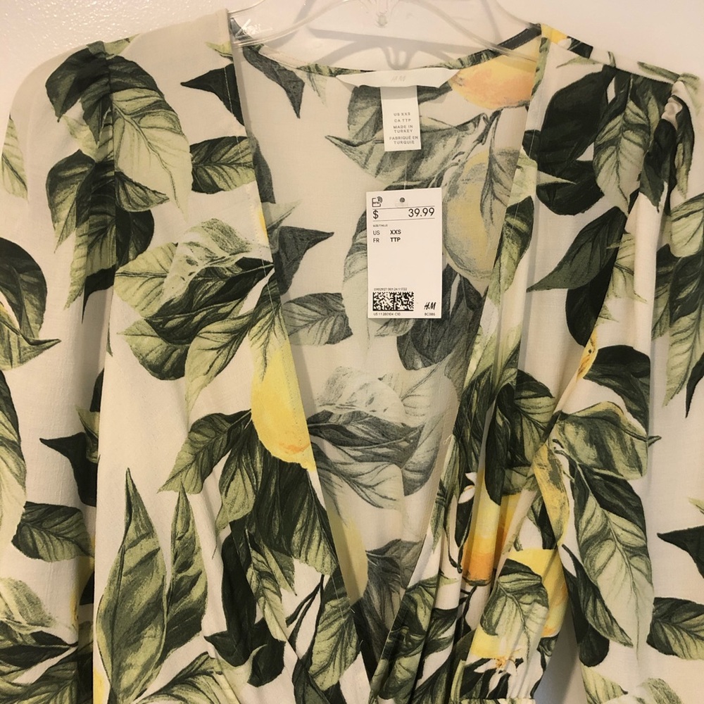NWT H&M V-Neck Tropical Print Romper - Picture 6 of 7